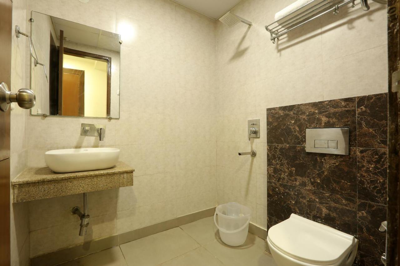 Hotel Qualia Suites At Delhi Airport New Delhi Bagian luar foto