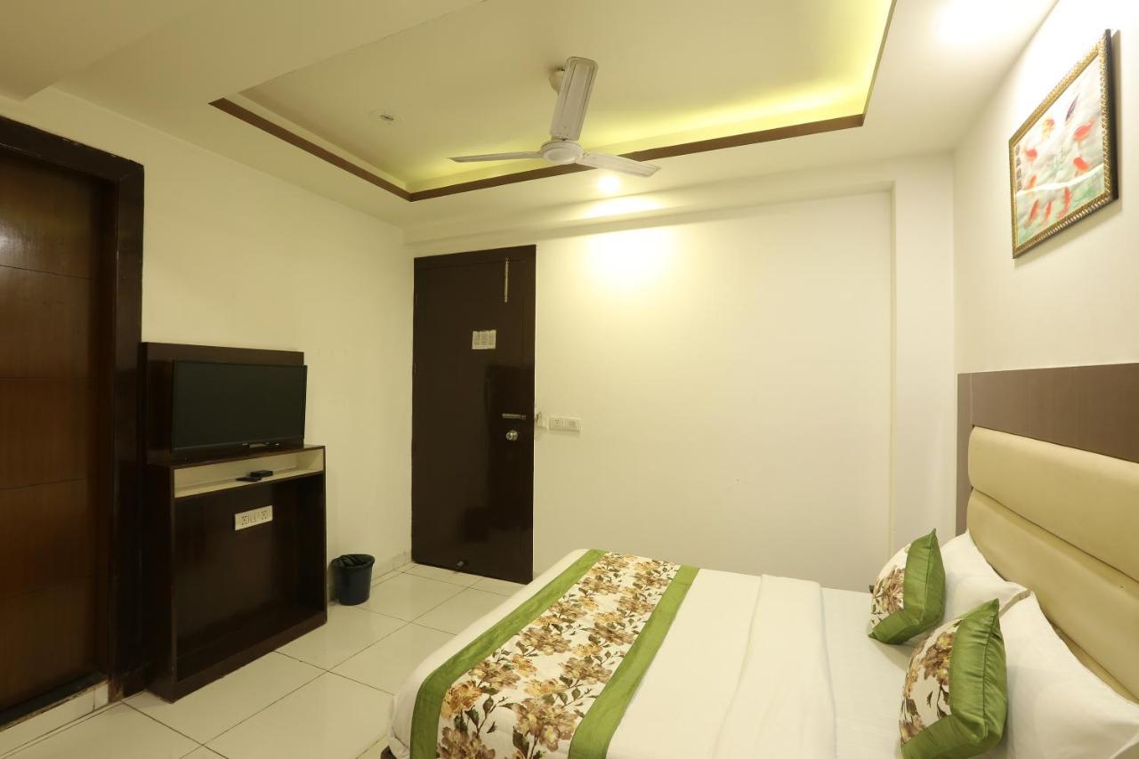 Hotel Qualia Suites At Delhi Airport New Delhi Bagian luar foto