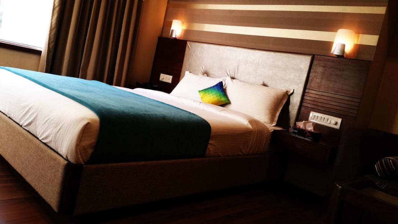 Hotel Qualia Suites At Delhi Airport New Delhi Bagian luar foto